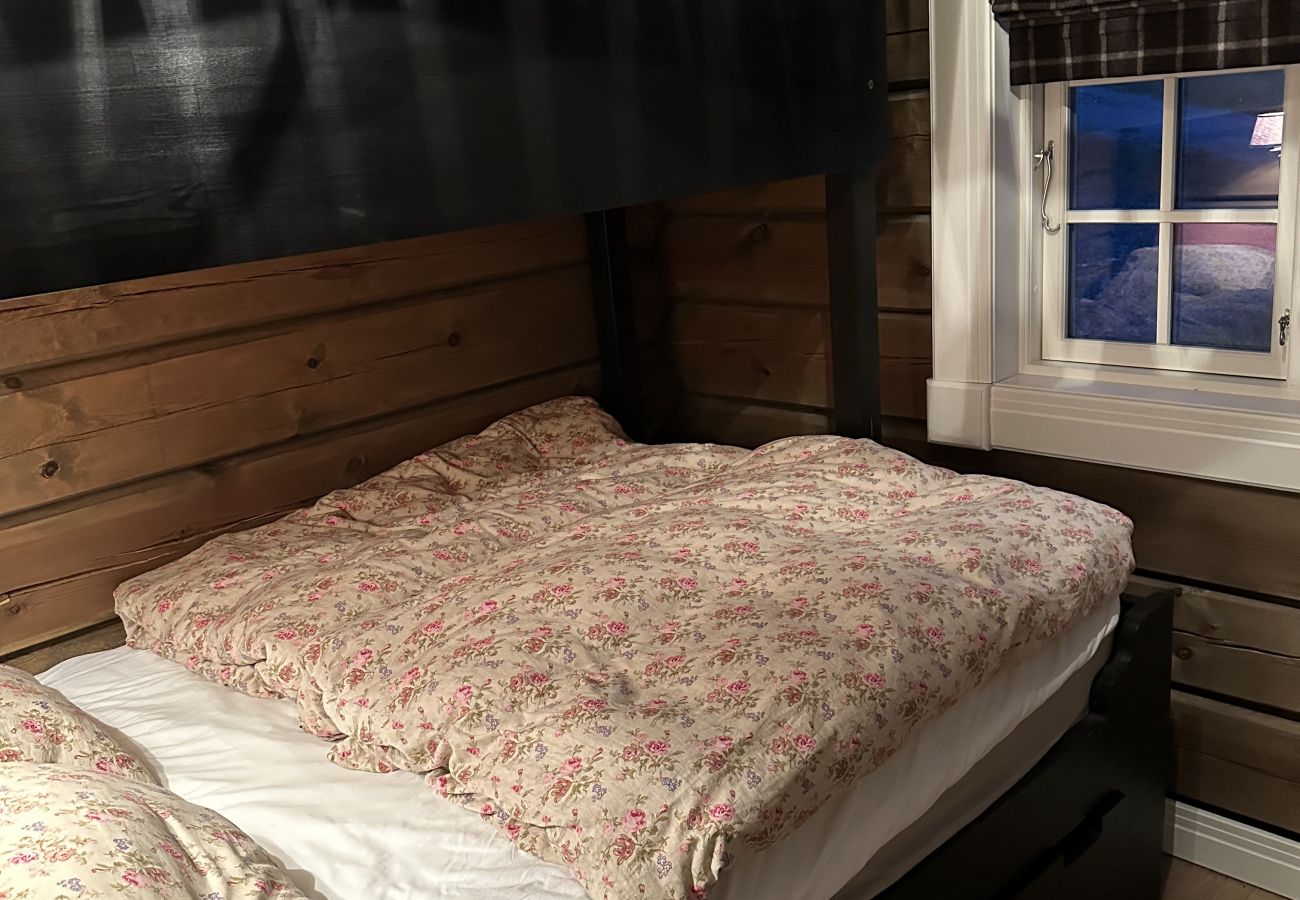 Cabin in Gol - Charming Log Cabin with 3 Bedrooms on Golsfjellet