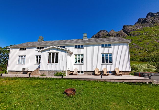 House in Flakstad - Solbakken House in Flakstad - Solbakken