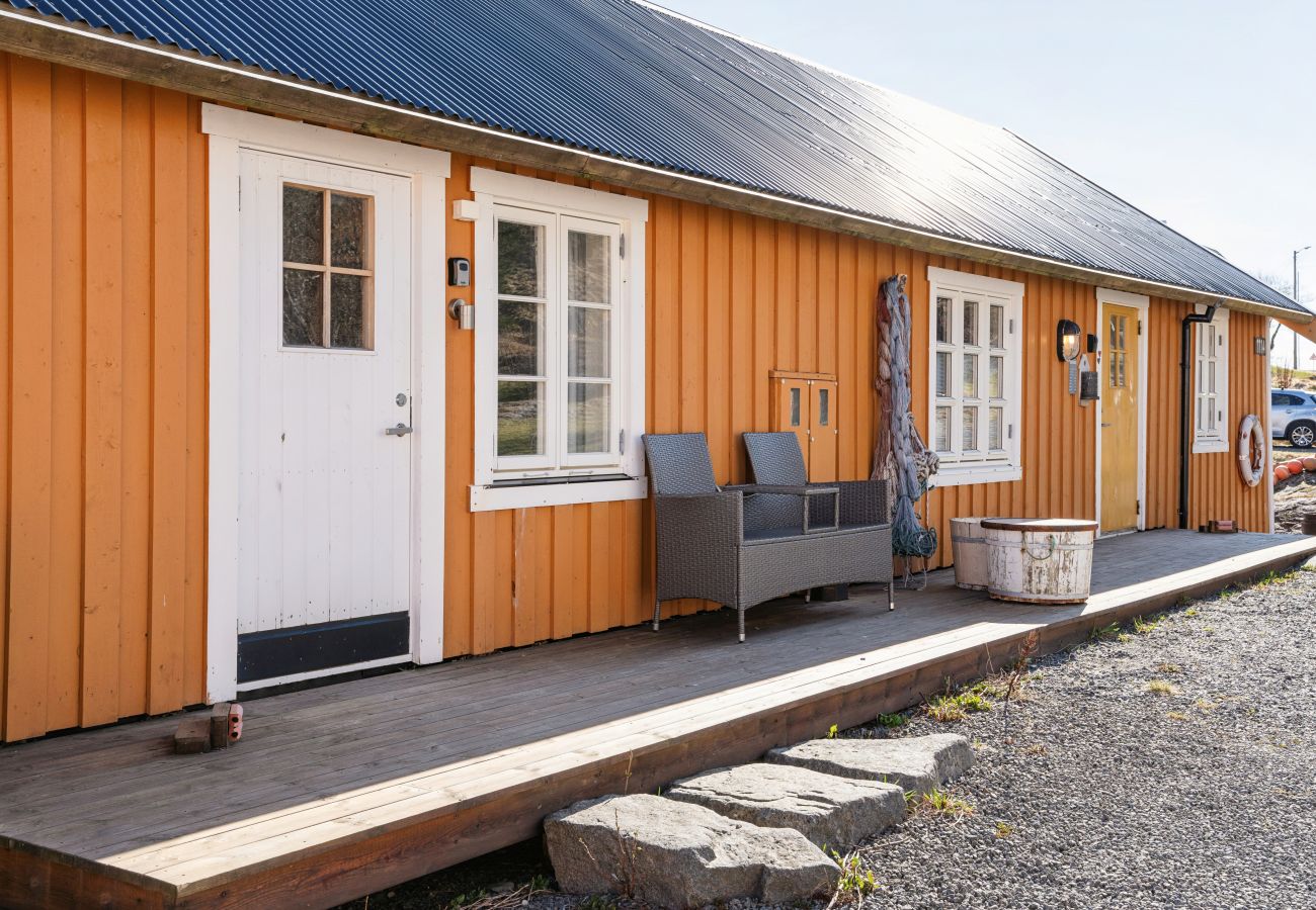 Cottage in Moskenes - Åsebua - Renovated rorbu with seaview