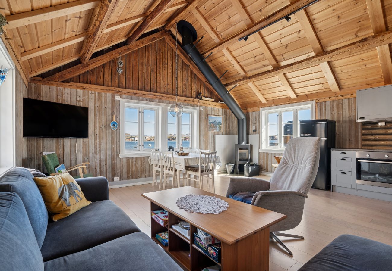 Cottage in Moskenes - Åsebua - Renovated rorbu with seaview
