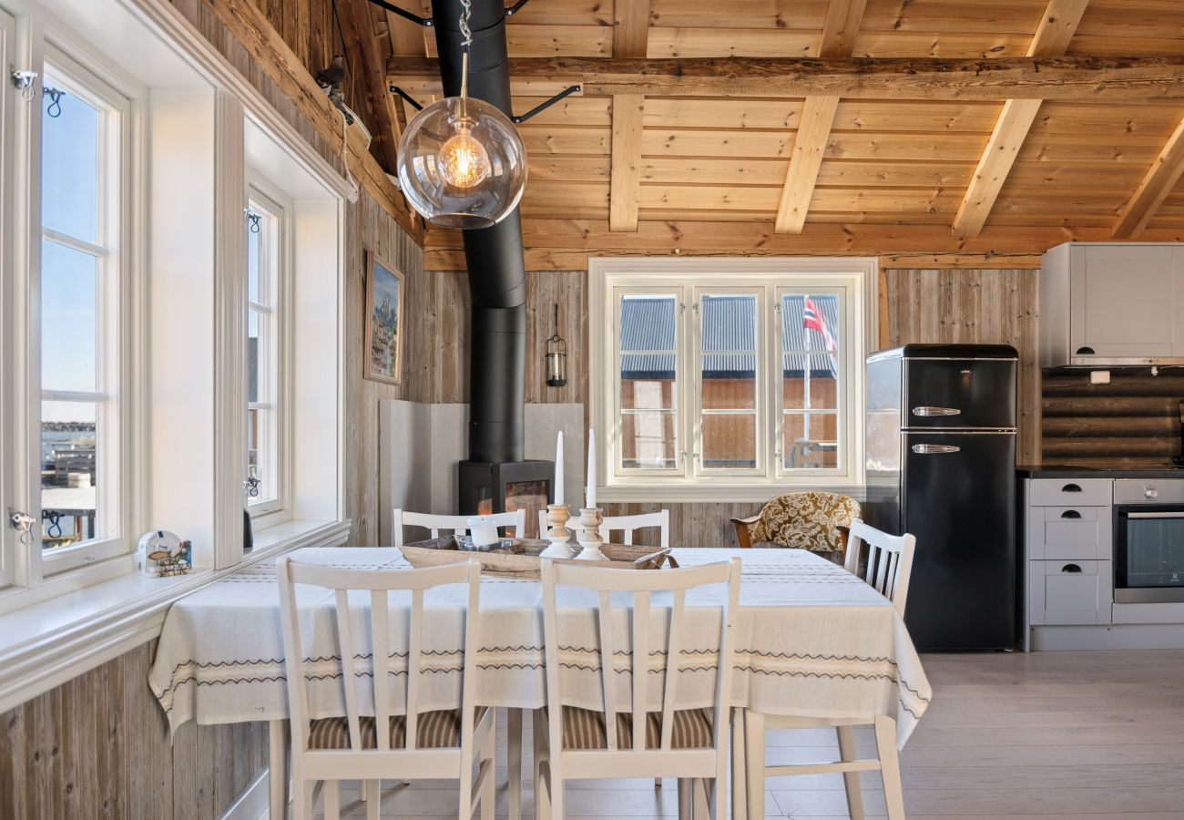 Cottage in Moskenes - Åsebua - Renovated rorbu with seaview