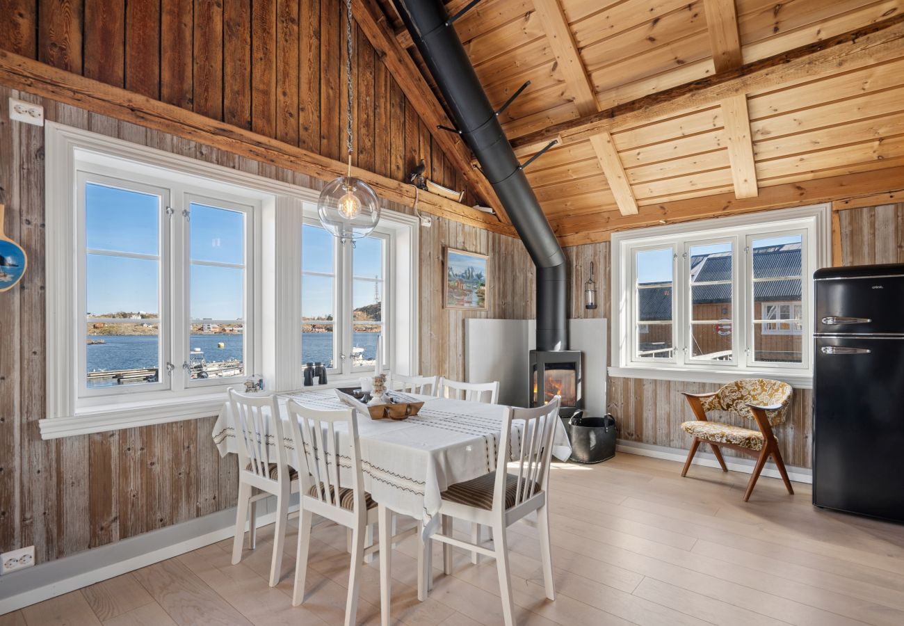 Cottage in Moskenes - Åsebua - Renovated rorbu with seaview