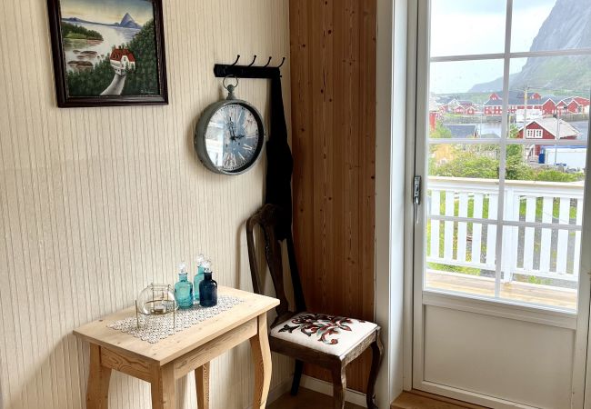 House in Moskenes - Koselig nyrestaurert hus med flott utsikt! House in Moskenes - Koselig nyrestaurert hus med flott utsikt!