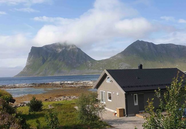 Cabin in Vestvågøy - Magic views and walking distance to best beaches Cabin in Vestvågøy - Magic views and walking distance to best beaches