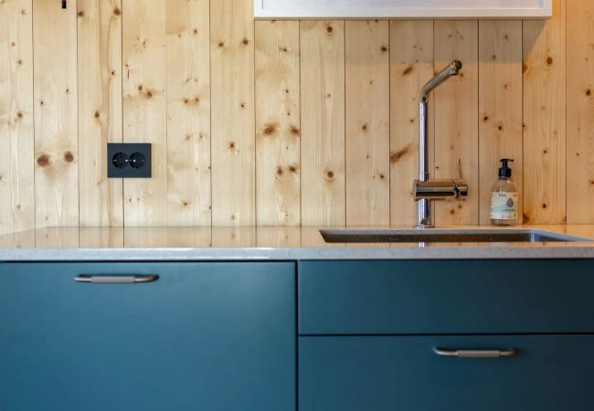 Cabin in Flakstad - Minkfarmen: Spacious seaside cabin w/scenic view Cabin in Flakstad - Minkfarmen: Spacious seaside cabin w/scenic view