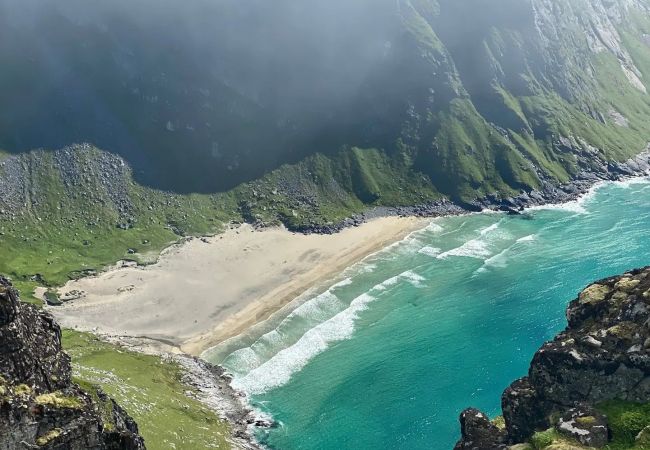 Cabin in Flakstad - Minkfarmen: Spacious seaside cabin w/scenic view Cabin in Flakstad - Minkfarmen: Spacious seaside cabin w/scenic view