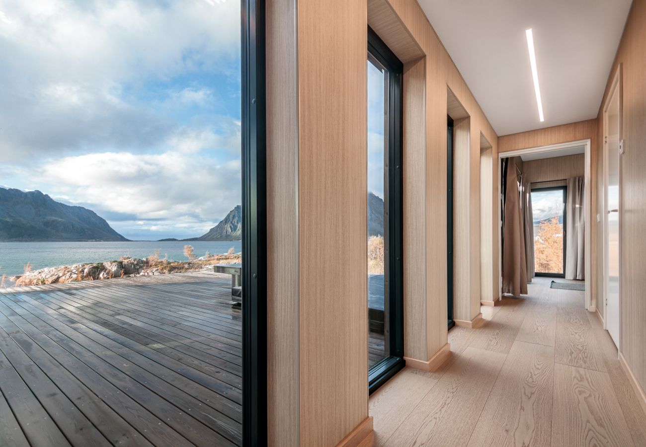 Cabin in Vågan - New lodge at seaside, near Henningsvær Lofoten