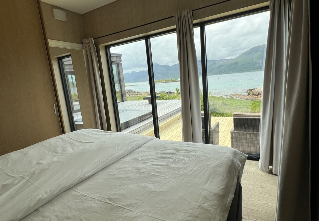 Cabin in Vågan - New lodge at seaside, near Henningsvær Lofoten