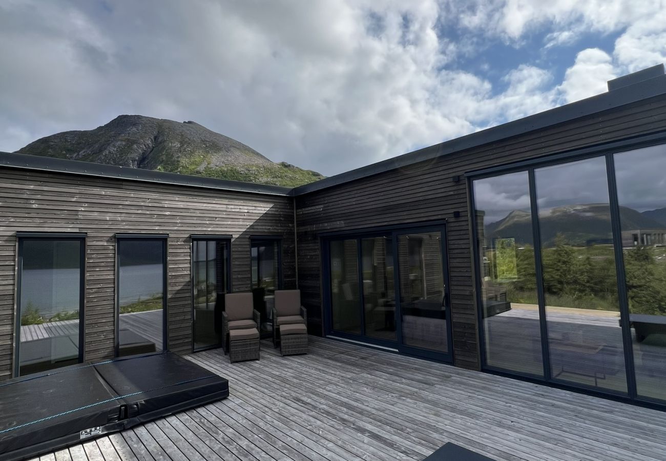 Cabin in Vågan - New lodge at seaside, near Henningsvær Lofoten