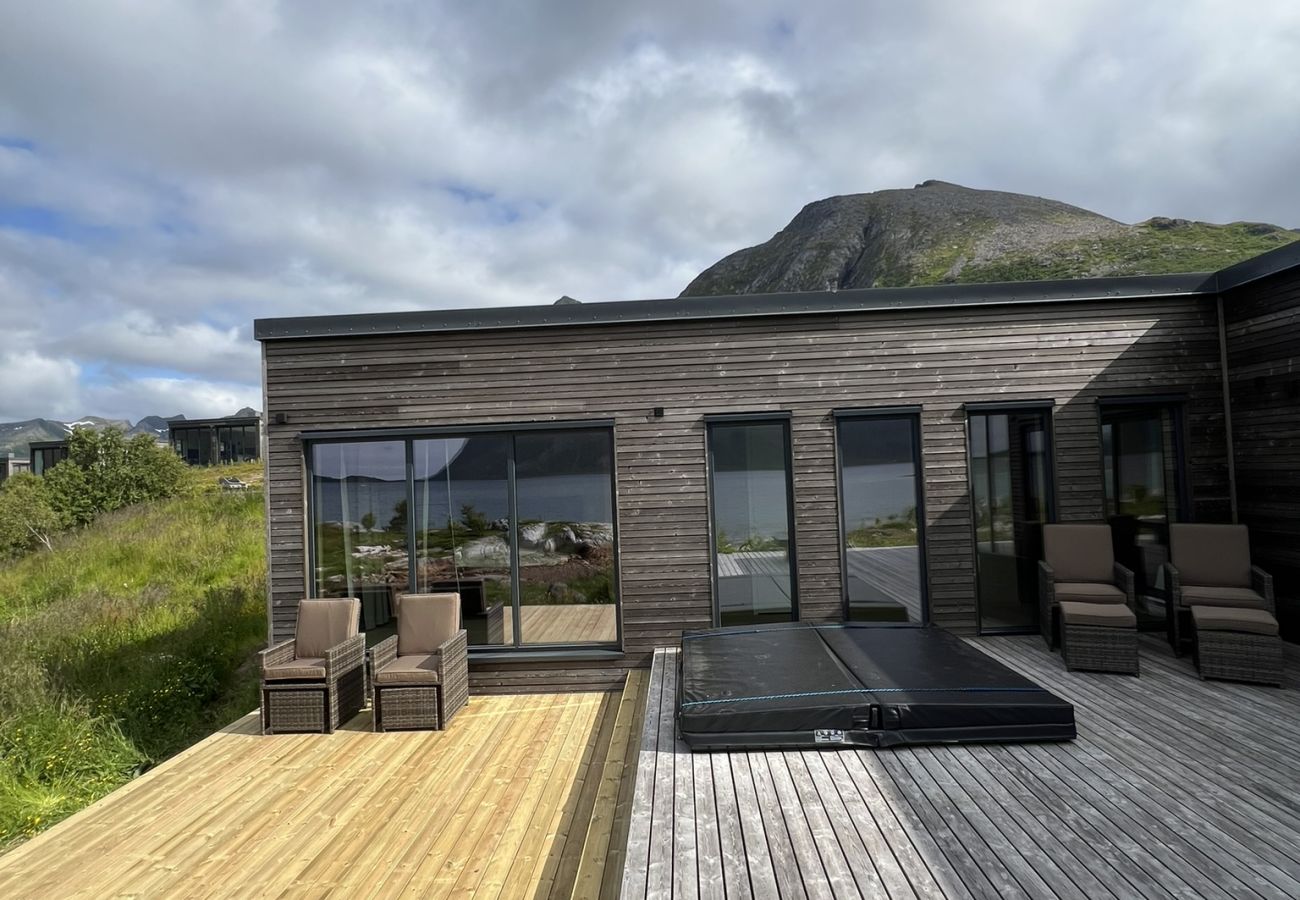 Cabin in Vågan - New lodge at seaside, near Henningsvær Lofoten