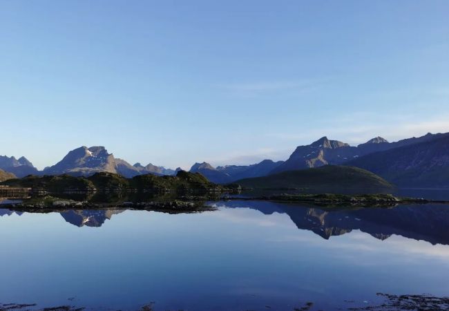 Studio in Flakstad - Panoramic seaview cabin for two persons by the sea Studio in Flakstad - Panoramic seaview cabin for two persons by the sea