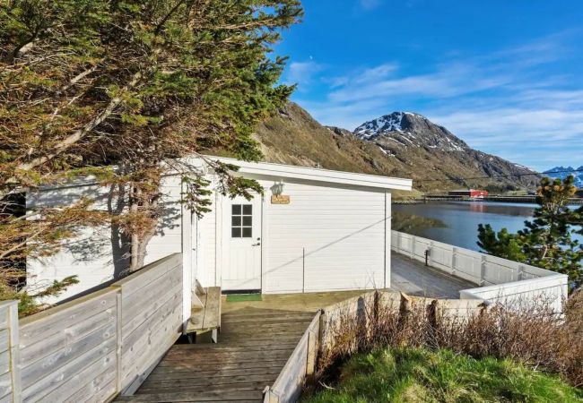 Studio in Flakstad - Panoramic seaview cabin for two persons by the sea Studio in Flakstad - Panoramic seaview cabin for two persons by the sea