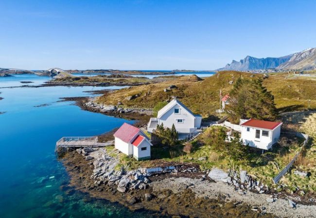 House in Flakstad - Panoramic seaview house by the sea House in Flakstad - Panoramic seaview house by the sea