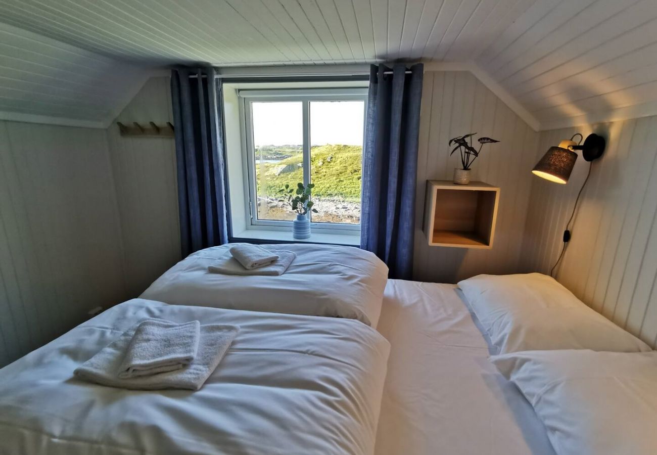 House in Flakstad - Panoramic seaview house by the sea