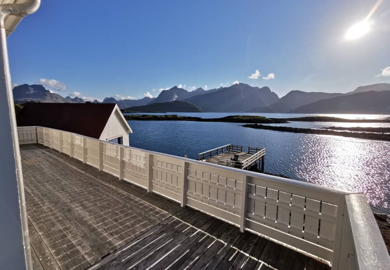 House in Flakstad - Panoramic seaview house by the sea
