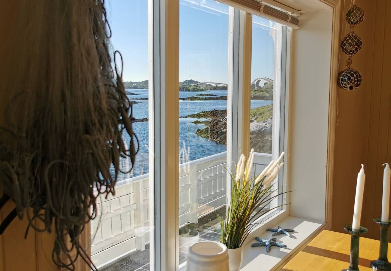 House in Flakstad - Panoramic seaview house by the sea