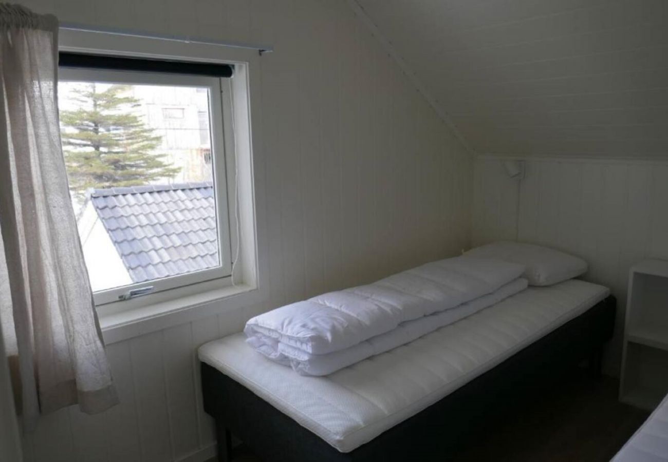 House in Flakstad - Seafront Holiday Home close to Reine, Lofoten