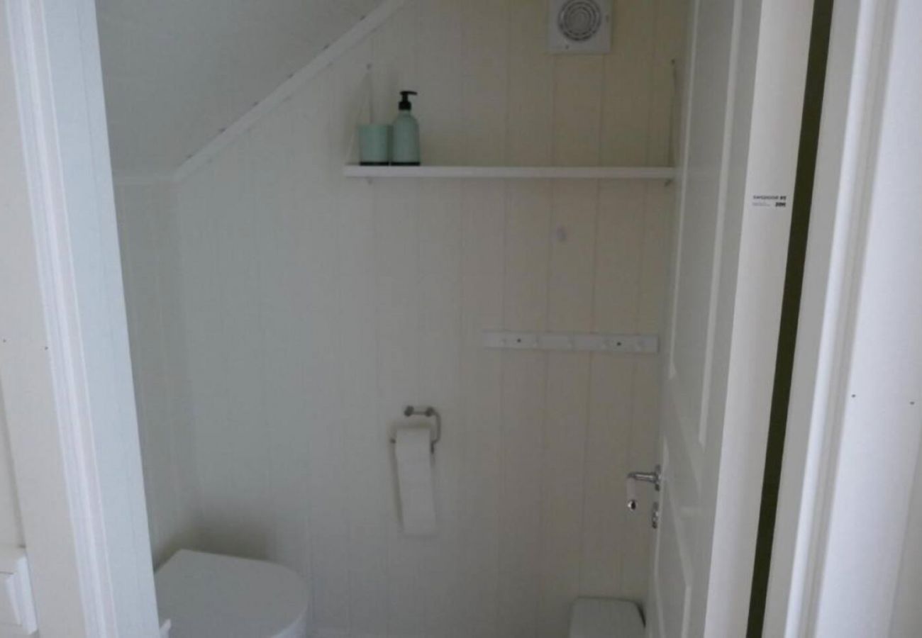 House in Flakstad - Seafront Holiday Home close to Reine, Lofoten