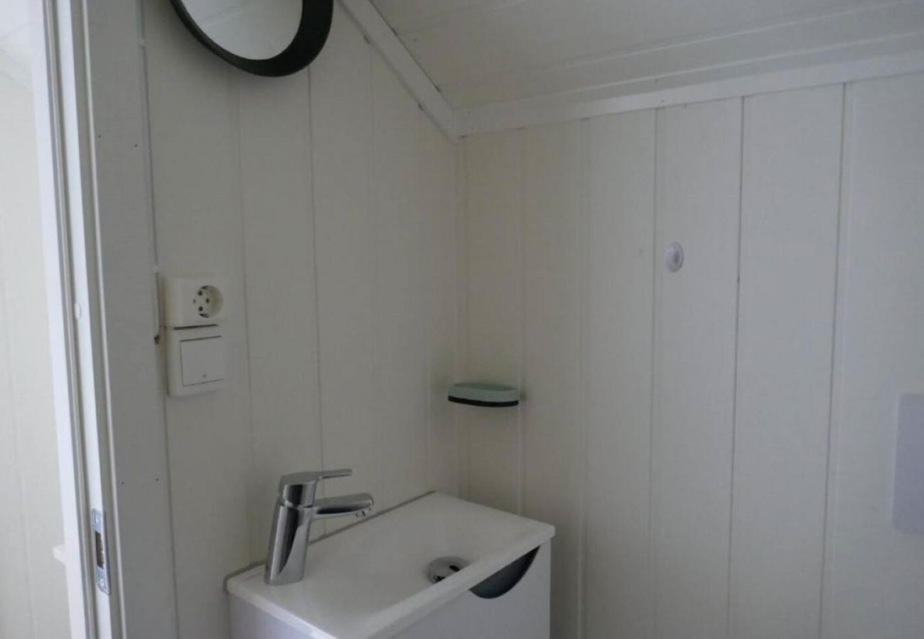 House in Flakstad - Seafront Holiday Home close to Reine, Lofoten