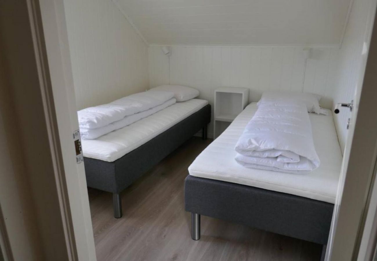 House in Flakstad - Seafront Holiday Home close to Reine, Lofoten
