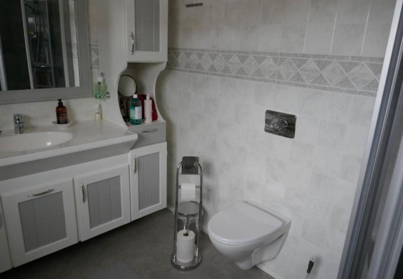 House in Flakstad - Seafront Holiday Home close to Reine, Lofoten
