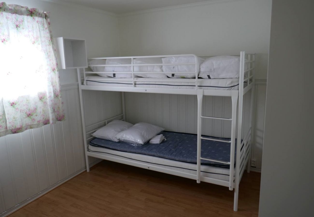 House in Flakstad - Seafront Holiday Home close to Reine, Lofoten