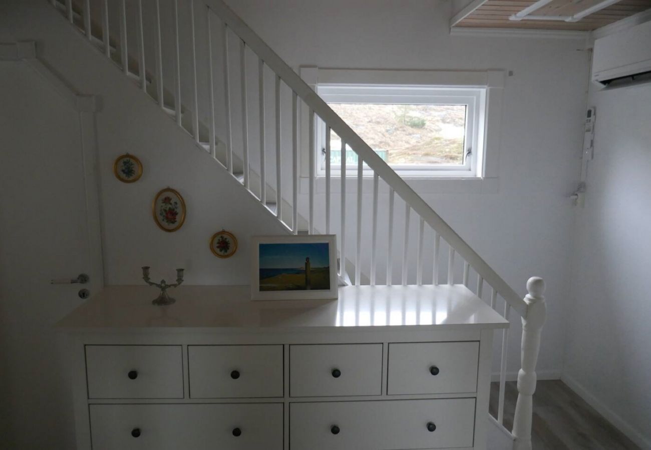 House in Flakstad - Seafront Holiday Home close to Reine, Lofoten