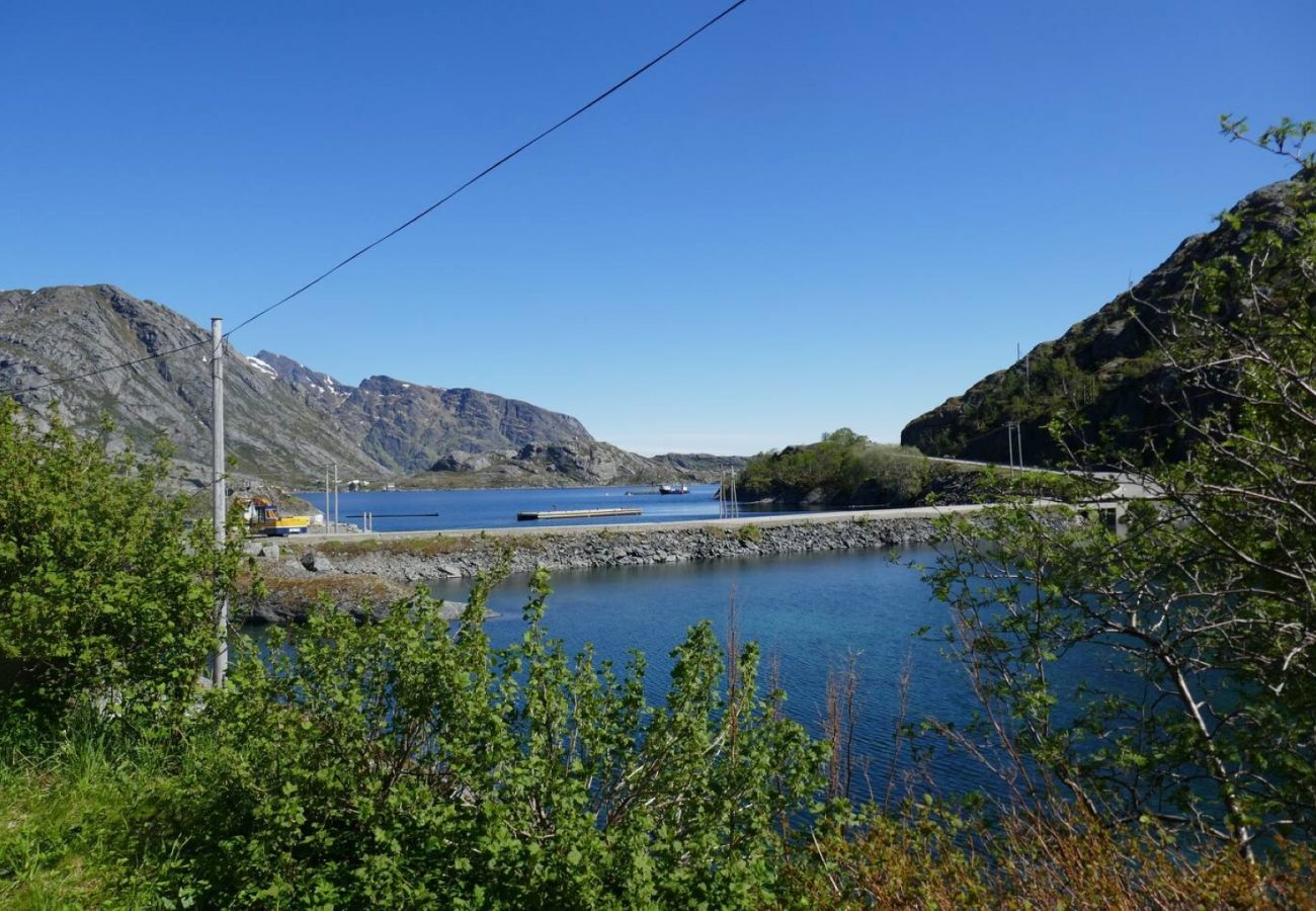 House in Flakstad - Seafront Holiday Home close to Reine, Lofoten