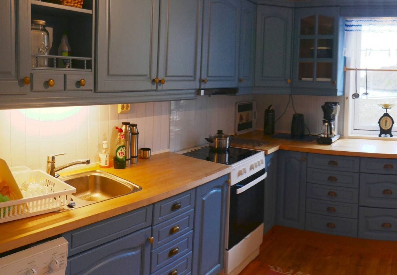 House in Flakstad - Seafront Holiday Home close to Reine, Lofoten