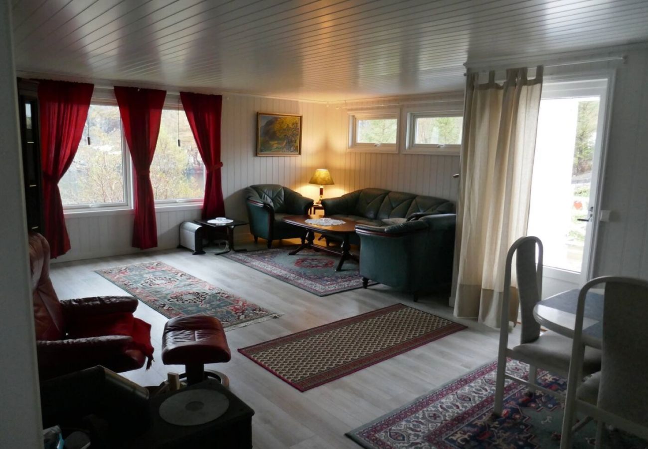 House in Flakstad - Seafront Holiday Home close to Reine, Lofoten