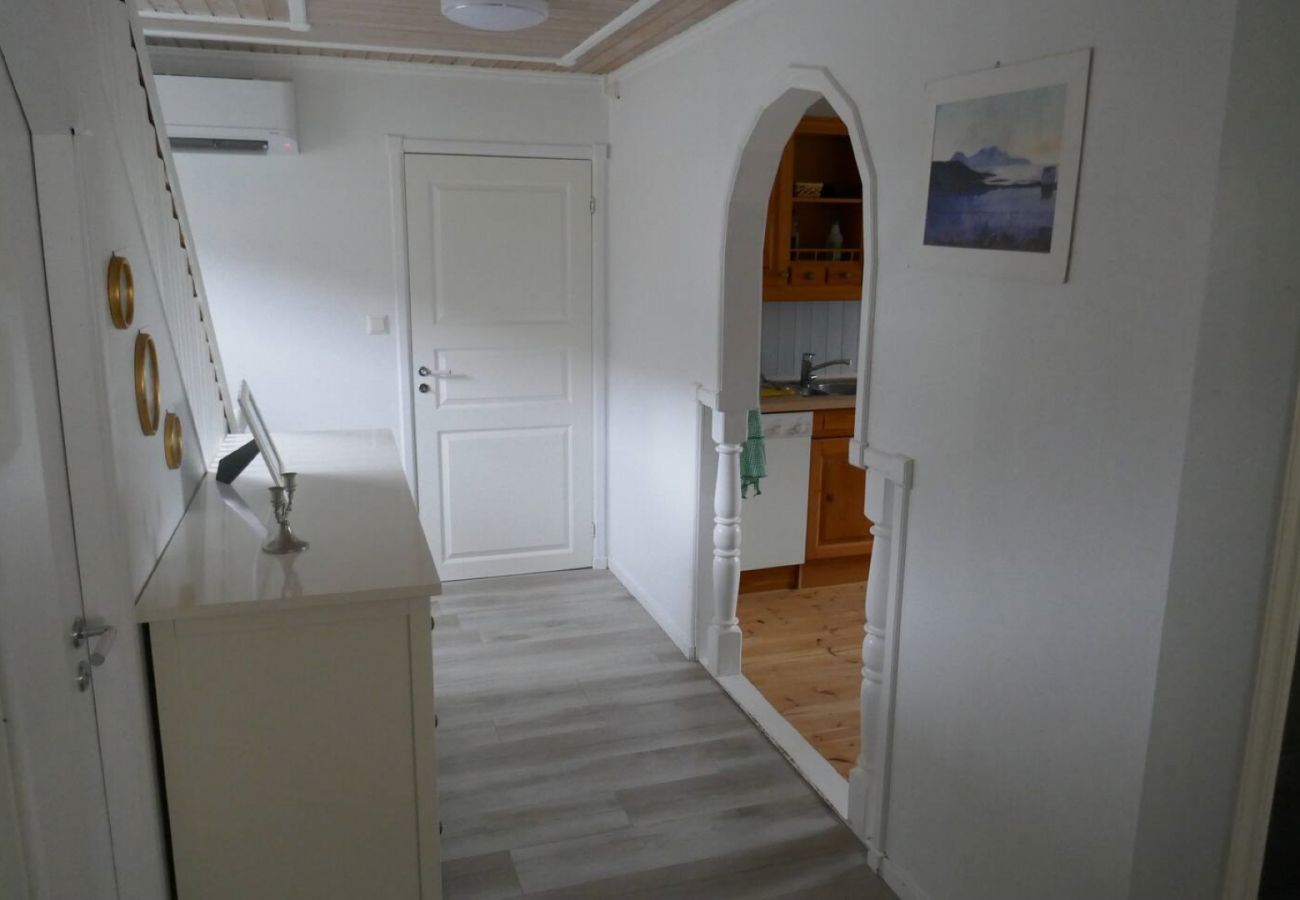 House in Flakstad - Seafront Holiday Home close to Reine, Lofoten
