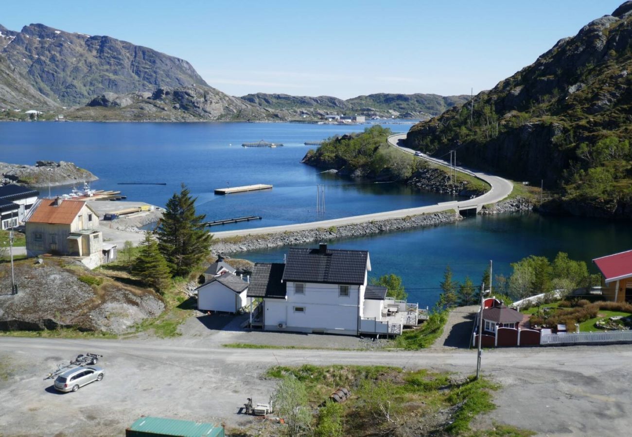 House in Flakstad - Seafront Holiday Home close to Reine, Lofoten