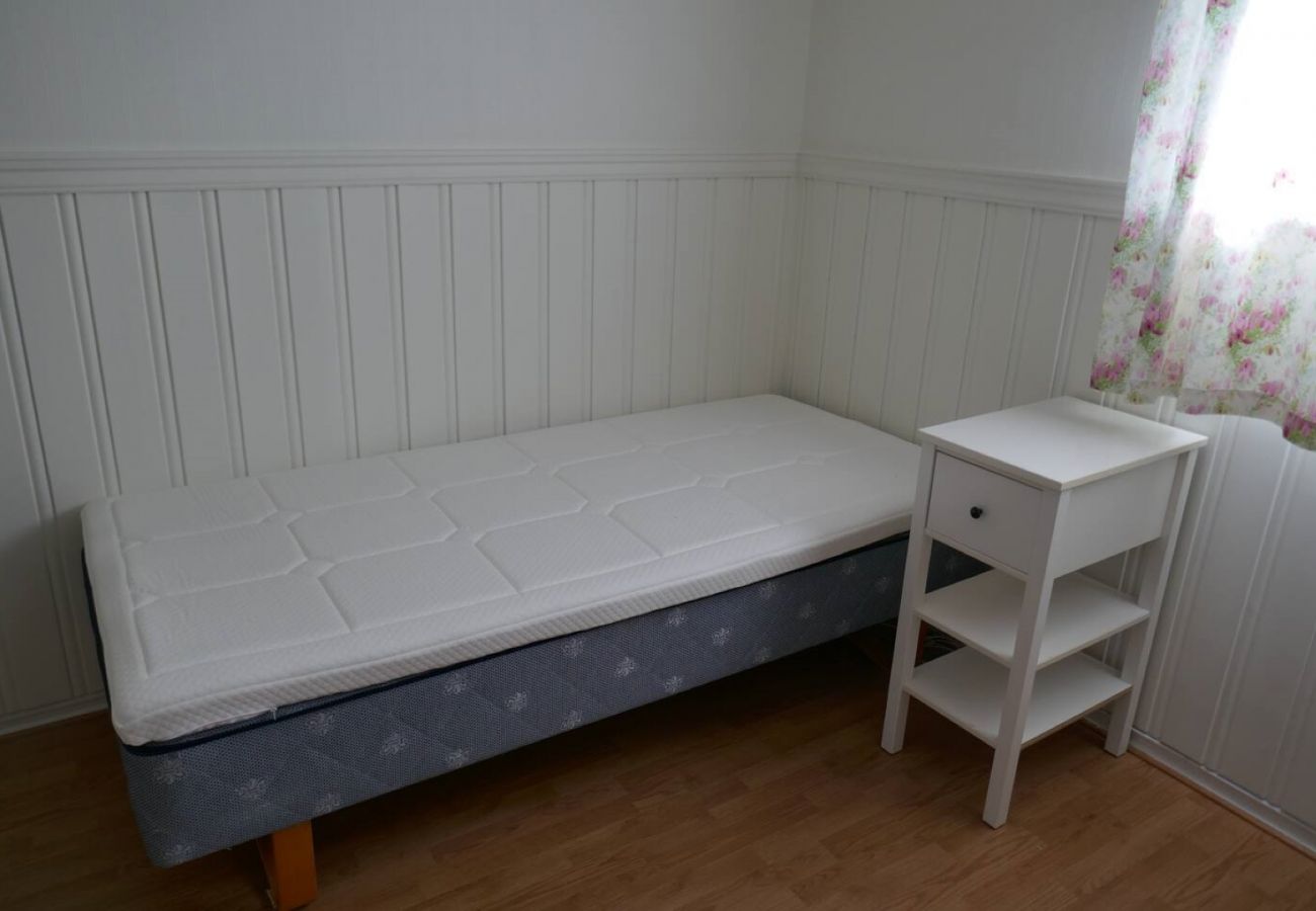 House in Flakstad - Seafront Holiday Home close to Reine, Lofoten