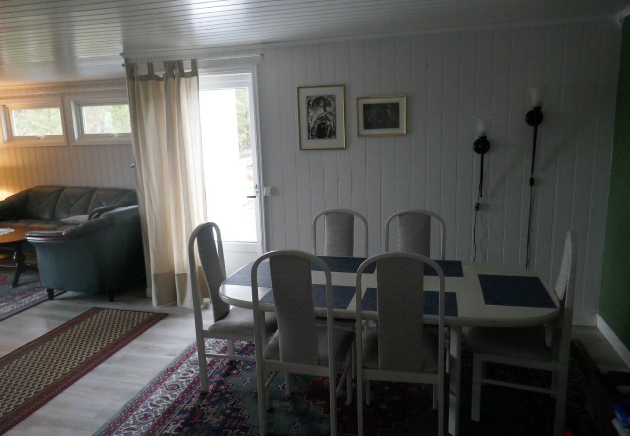 House in Flakstad - Seafront Holiday Home close to Reine, Lofoten
