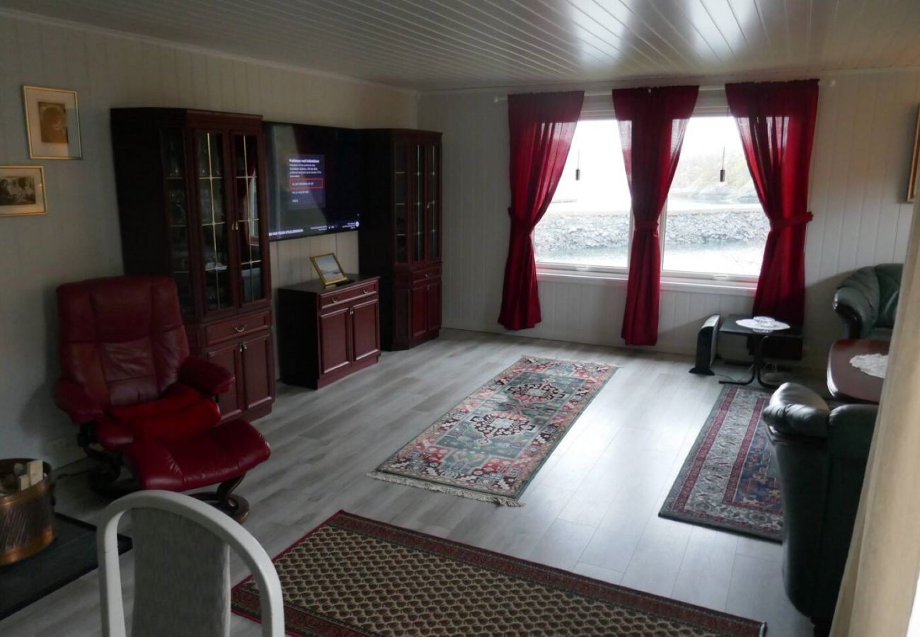 House in Flakstad - Seafront Holiday Home close to Reine, Lofoten