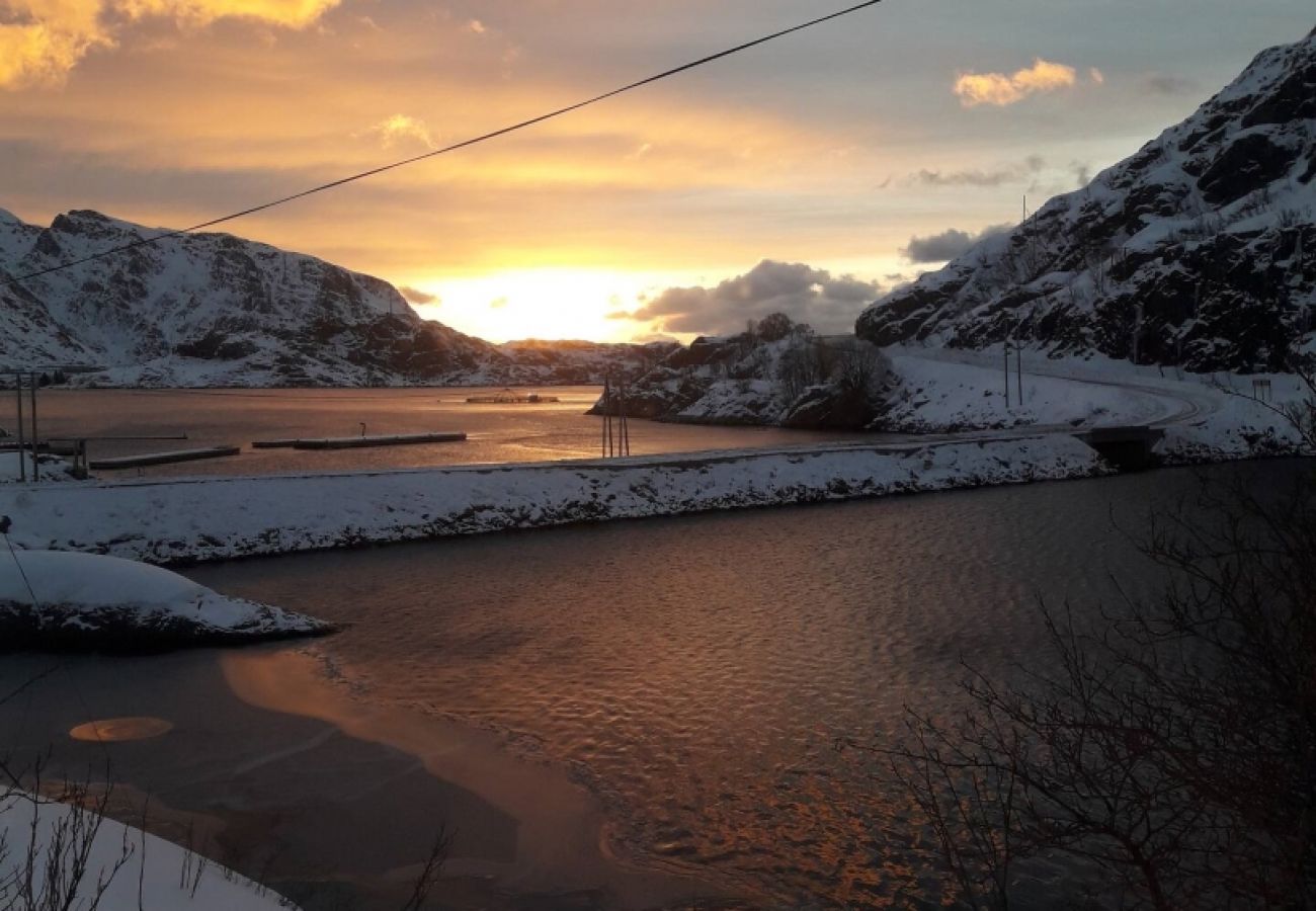 House in Flakstad - Seafront Holiday Home close to Reine, Lofoten