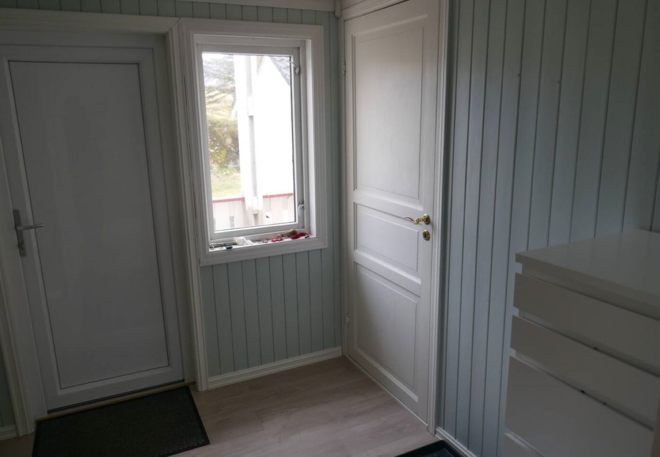 House in Flakstad - Seafront Holiday Home close to Reine, Lofoten
