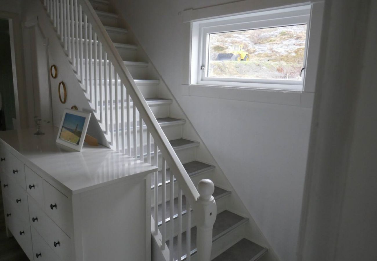 House in Flakstad - Seafront Holiday Home close to Reine, Lofoten
