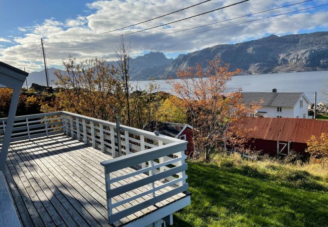 Cabin in Vestvågøy - Vettinghytta, close to the sea with amazing view. Cabin in Vestvågøy - Vettinghytta, close to the sea with amazing view.