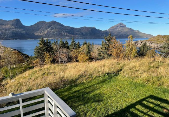 Cabin in Vestvågøy - Vettinghytta, close to the sea with amazing view. Cabin in Vestvågøy - Vettinghytta, close to the sea with amazing view.