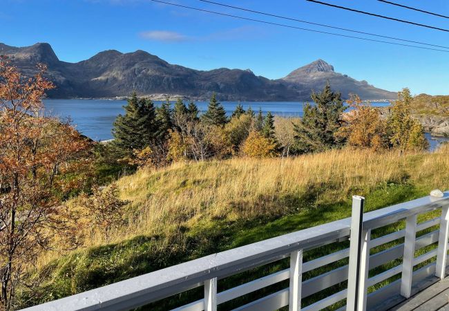 Cabin in Vestvågøy - Vettinghytta, close to the sea with amazing view. Cabin in Vestvågøy - Vettinghytta, close to the sea with amazing view.