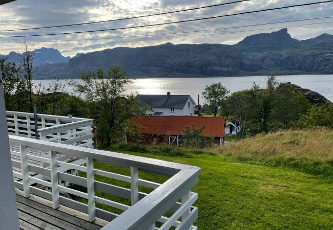 Cabin in Vestvågøy - Vettinghytta, close to the sea with amazing view. Cabin in Vestvågøy - Vettinghytta, close to the sea with amazing view.