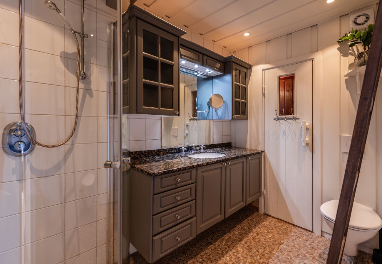 Cabin in Hol - Recently upgraded large beautiful cabin with fantastic views in Geilo