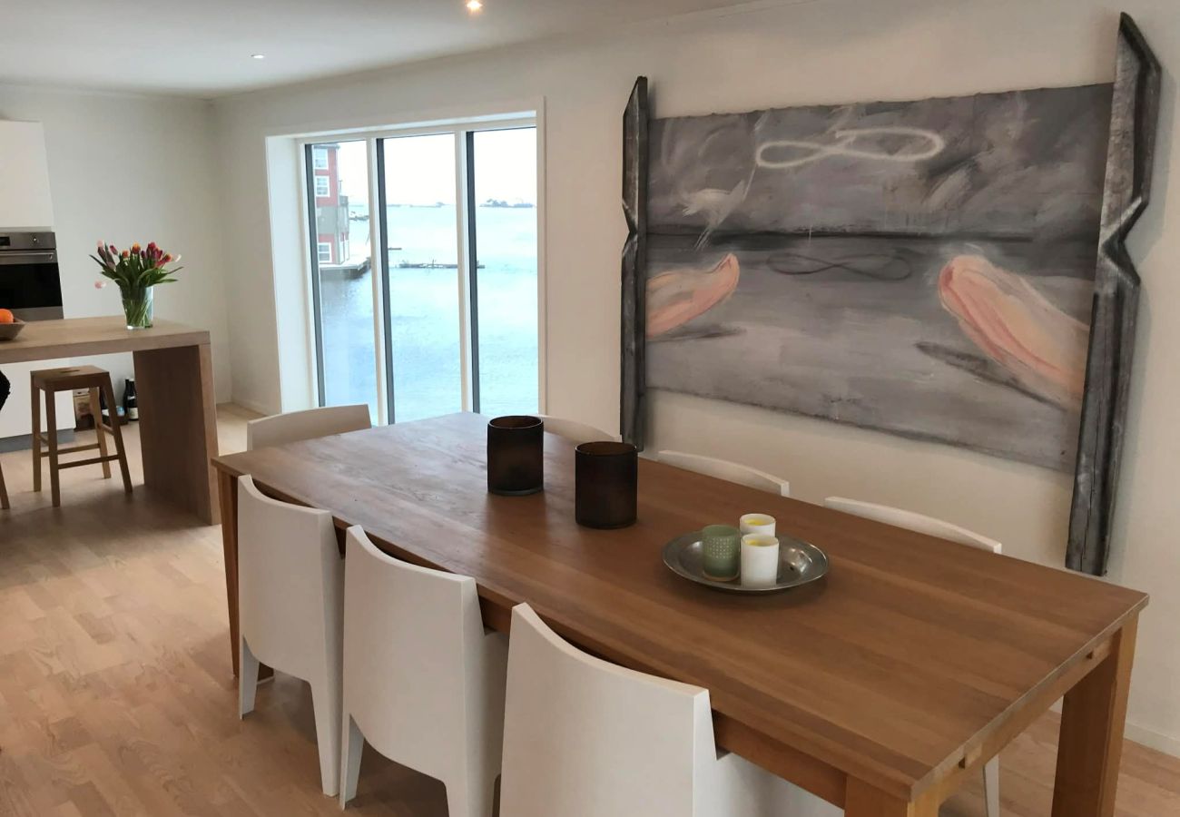 Apartment in Vestvågøy - Spacious and Modern Fisherman's Cabin
