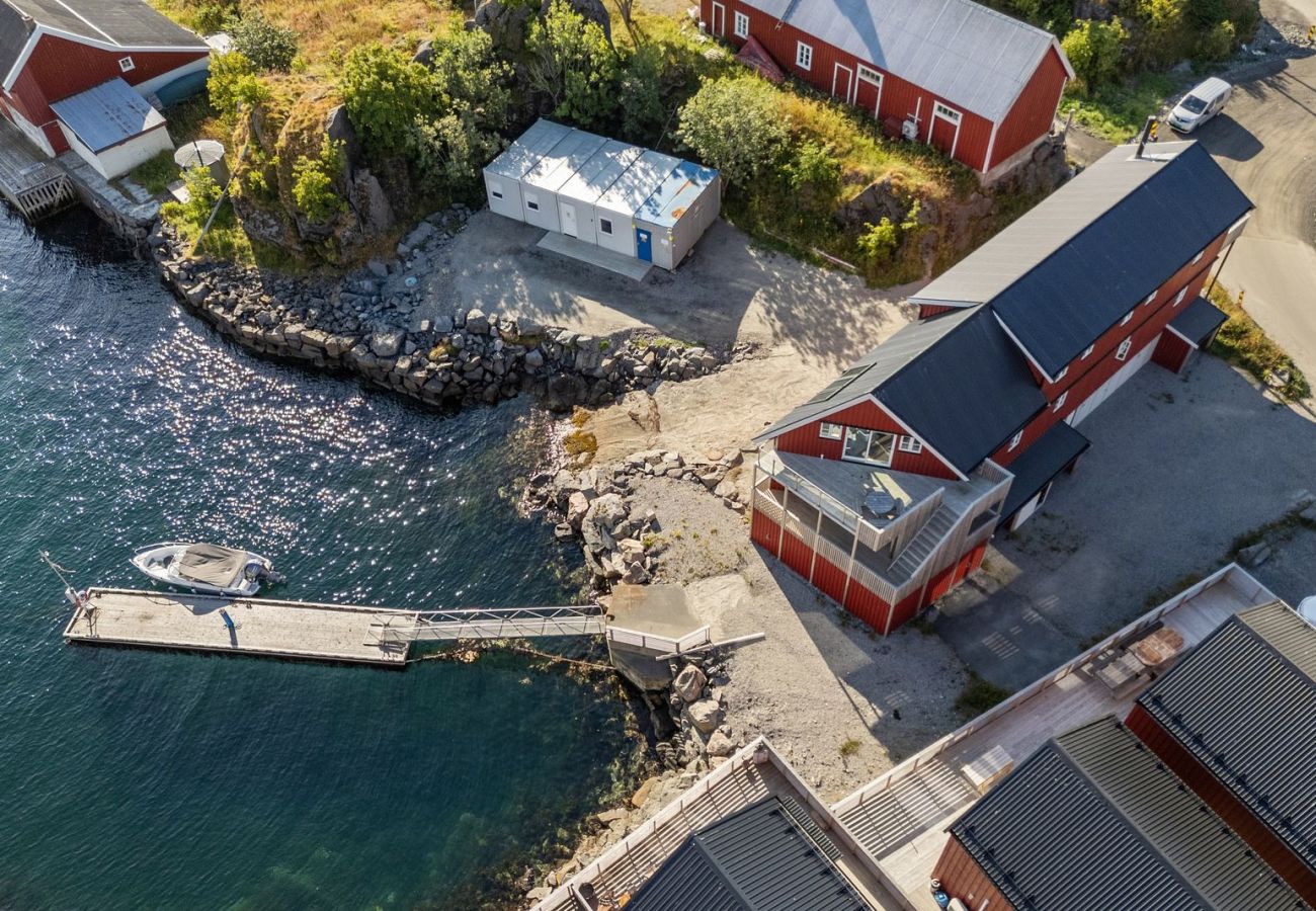 Apartment in Vestvågøy - Stor rorbu med høy standard