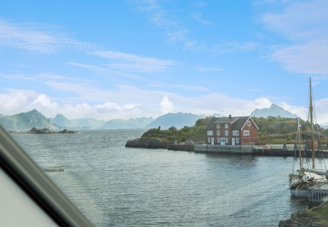 Apartment in Vestvågøy - Stor rorbu med høy standard