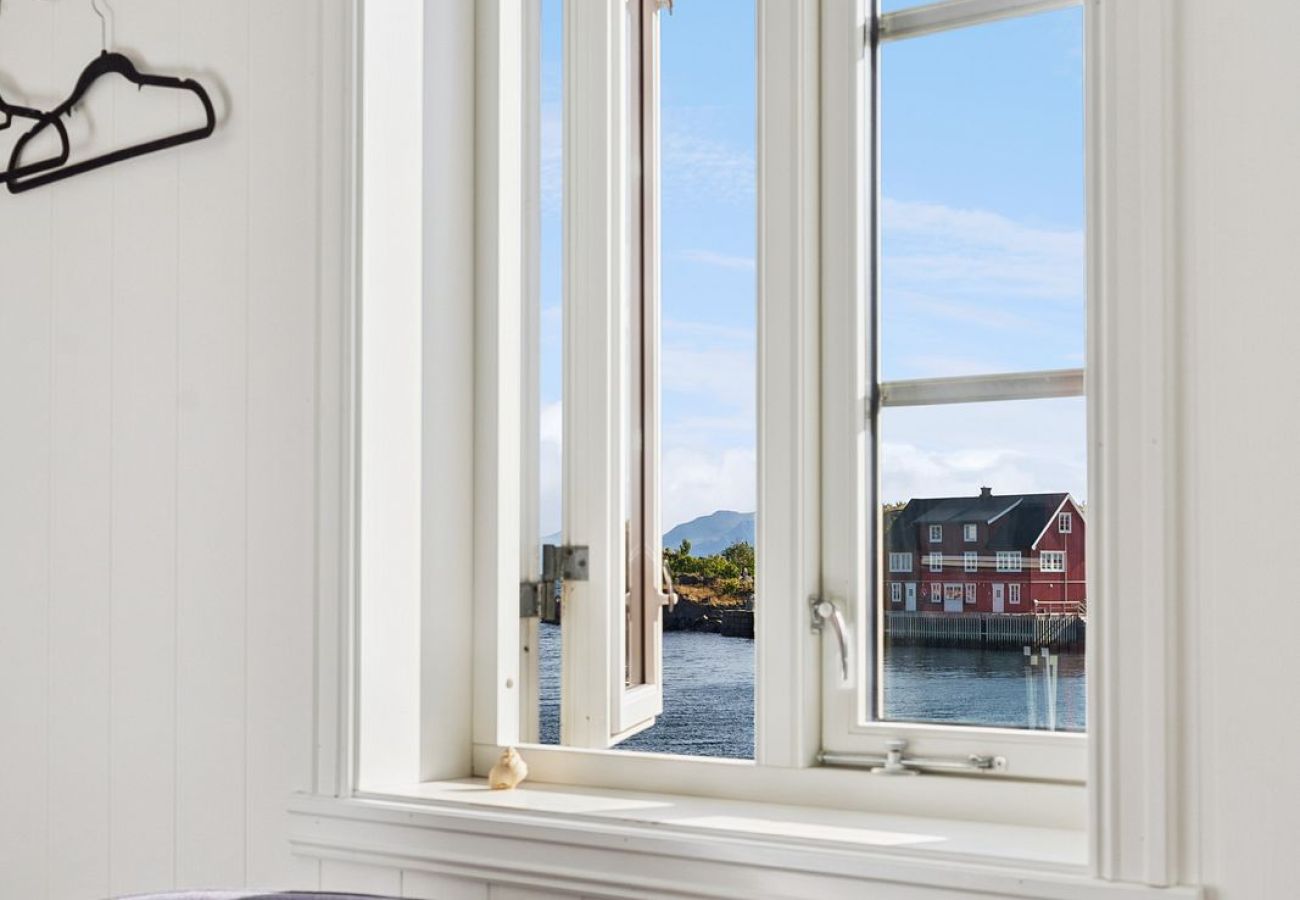 Apartment in Vestvågøy - Stor rorbu med høy standard