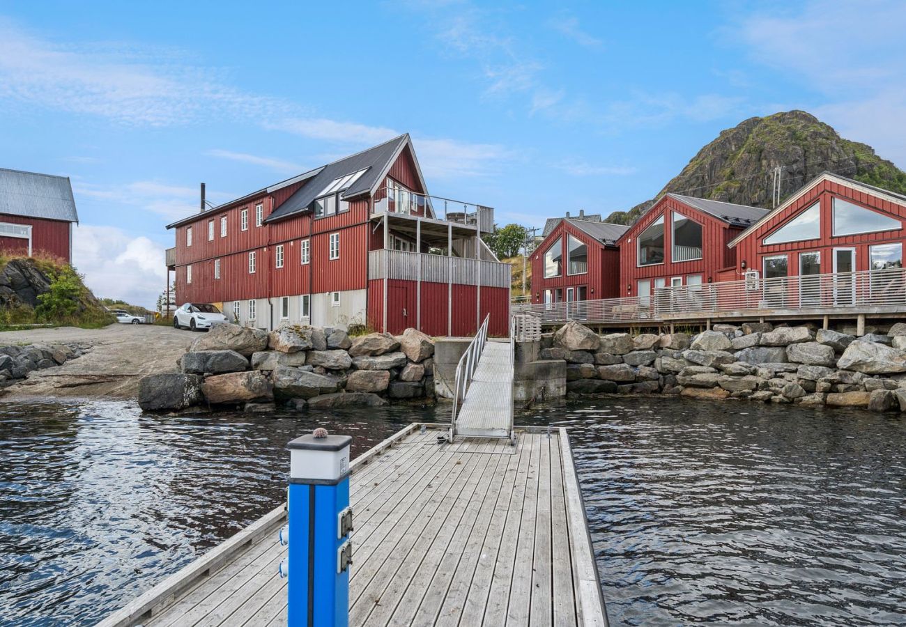 Apartment in Vestvågøy - Stor rorbu med høy standard