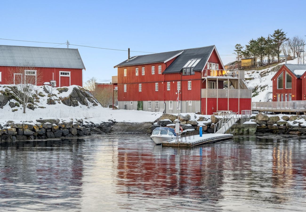 Apartment in Vestvågøy - Stor rorbu med høy standard