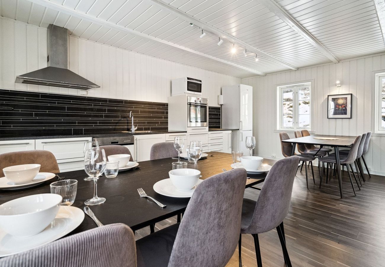 Apartment in Vestvågøy - Stor rorbu med høy standard